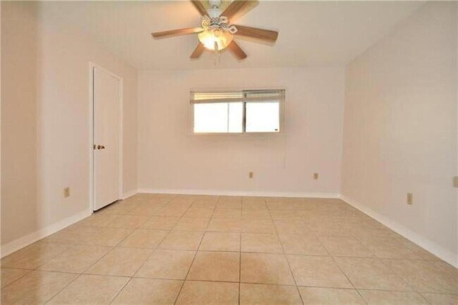 Building Photo - 3030 Edenborn Ave