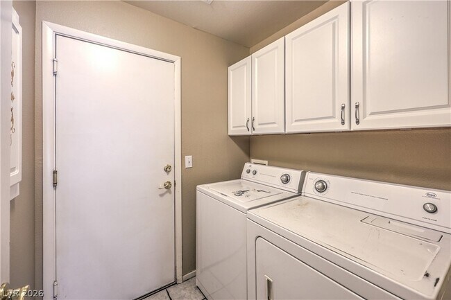 Building Photo - 10035 S Daybreak Dew Ct