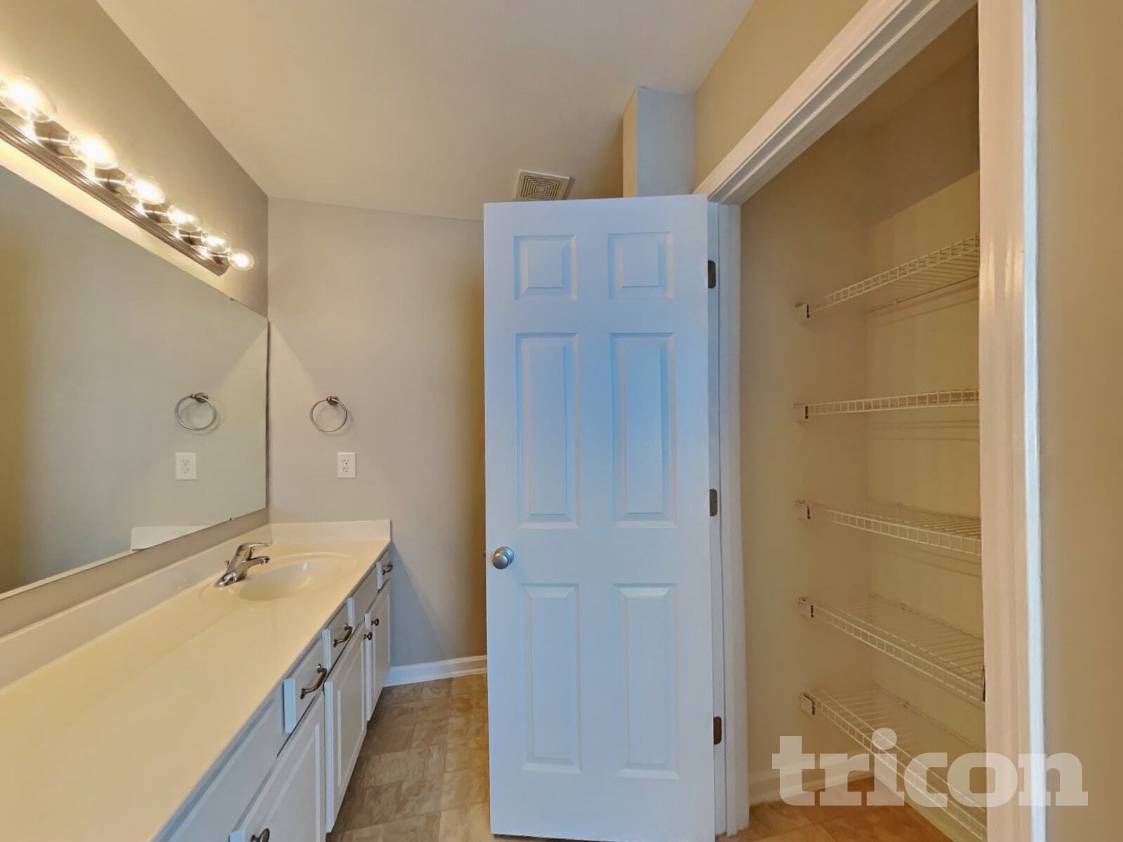 Building Photo - 4493 Paula Dr