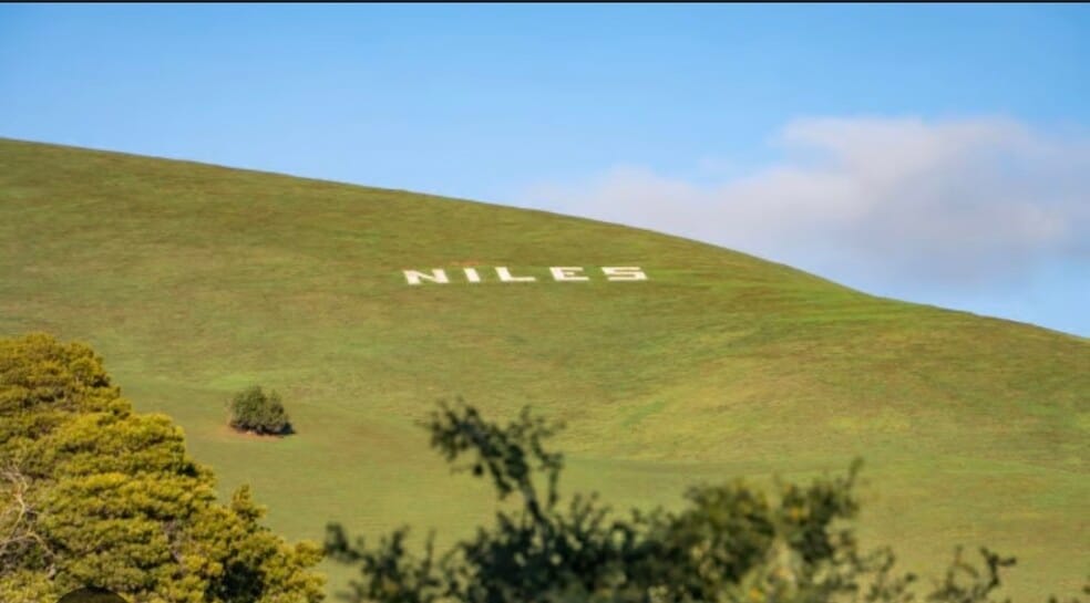 Building Photo - 371 Riverside Ave