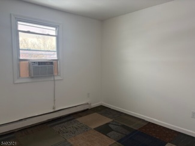 Building Photo - 194 Jerome Pl