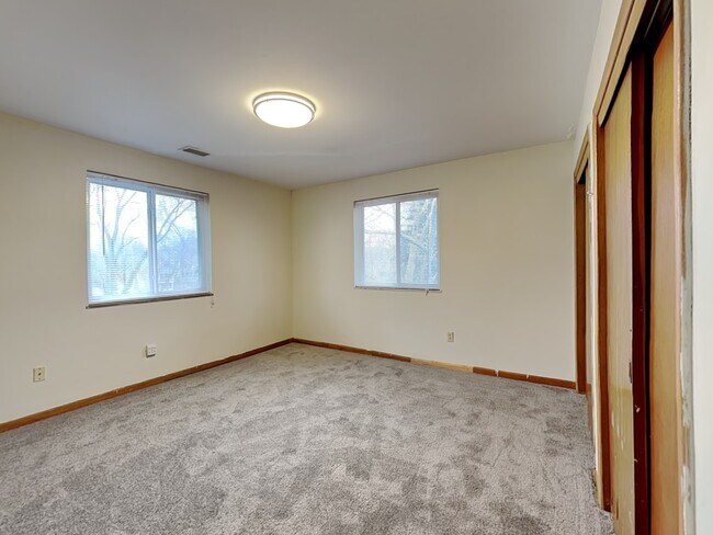 Building Photo - 331 E 18th Ave