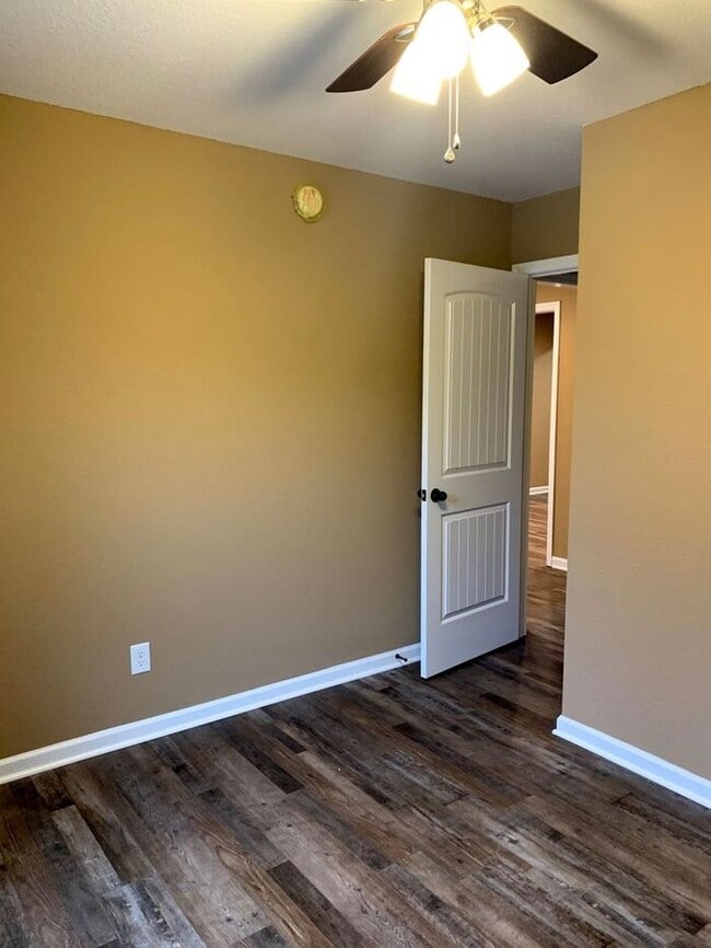 Building Photo - Beautiful Recently Built Townhome, 2 Bed 1...