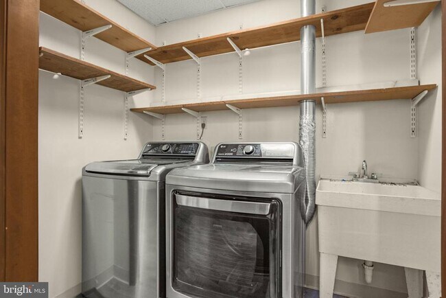 Building Photo - 22397 Armstrong Dr