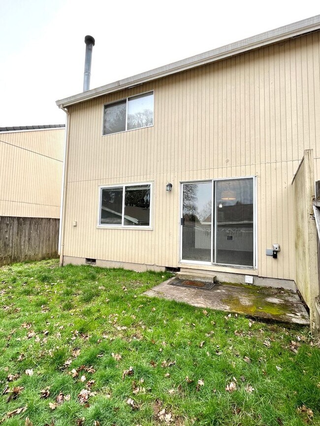 Building Photo - 18825 SW Mayjohn Ct