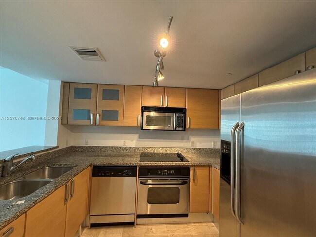 Building Photo - 2101 Brickell Ave