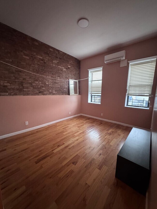 Building Photo - 124-14 Metropolitan Ave