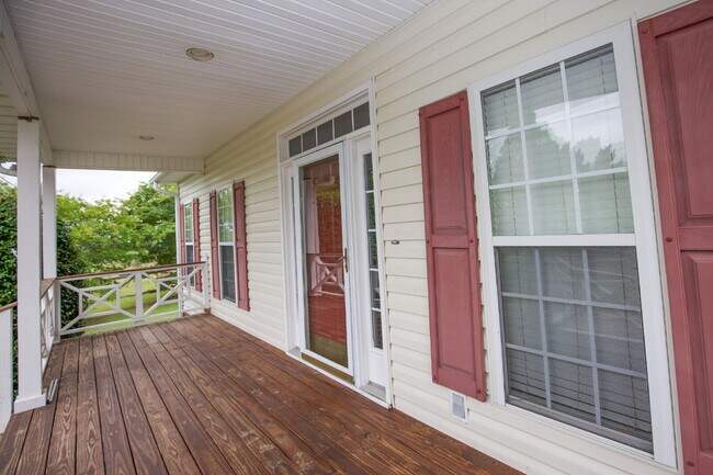 Building Photo - 380 Sullivan Dr