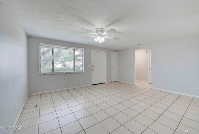 Building Photo - 1125 Bradley Cir