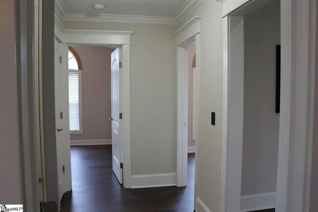Building Photo - 204 Golden Leaf Ln