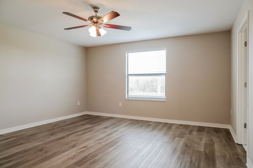 Building Photo - 11184 Leland Groves Dr