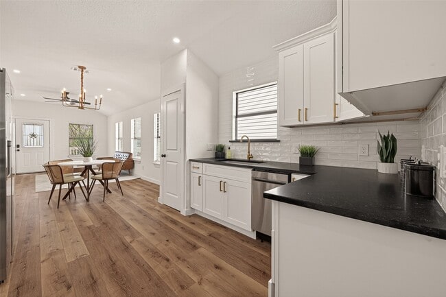 Building Photo - 1311 E 35th St