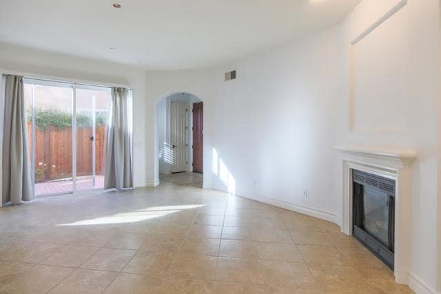 Building Photo - 415 N Cedros Ave