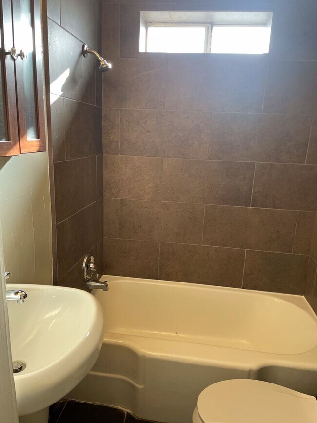 Building Photo - Upstairs 1/1 Historic Monte Vista