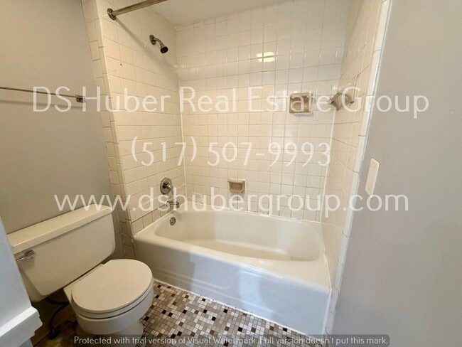 Building Photo - 420 W Maple St