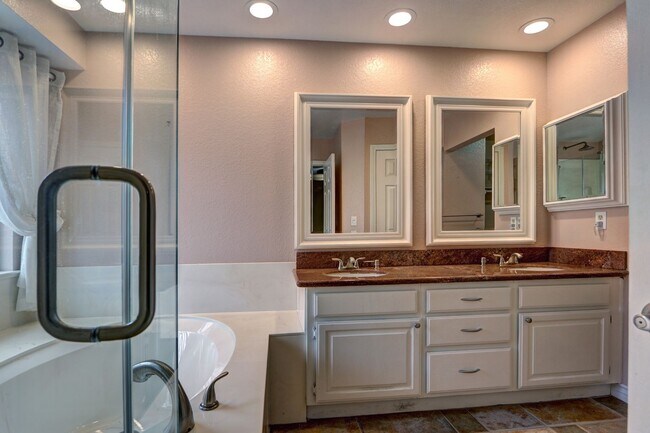 Building Photo - Fabulous Summerlin  Home!