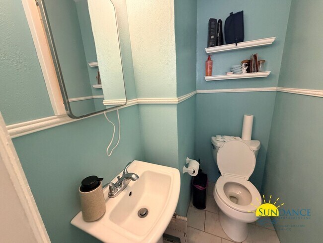 Building Photo - Spacious 4BR Home in Fort Walton Beach with Solar Panels!