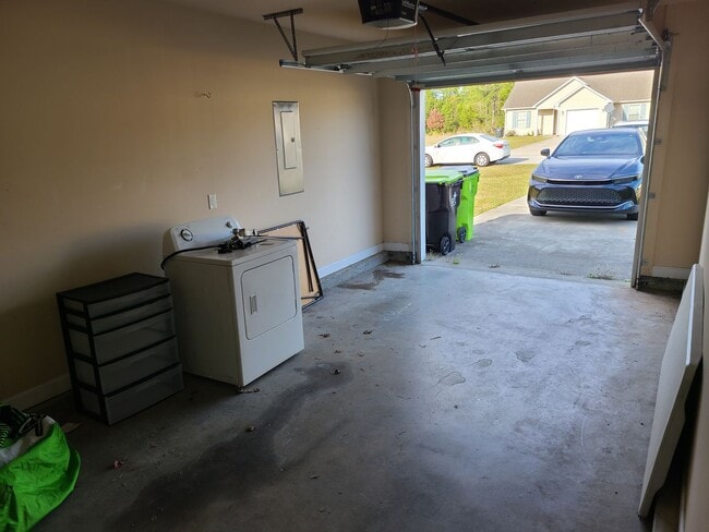Building Photo - 2 bedroom, 2 bath unfurnished home - Pine Ridge Community - Holly Ridge