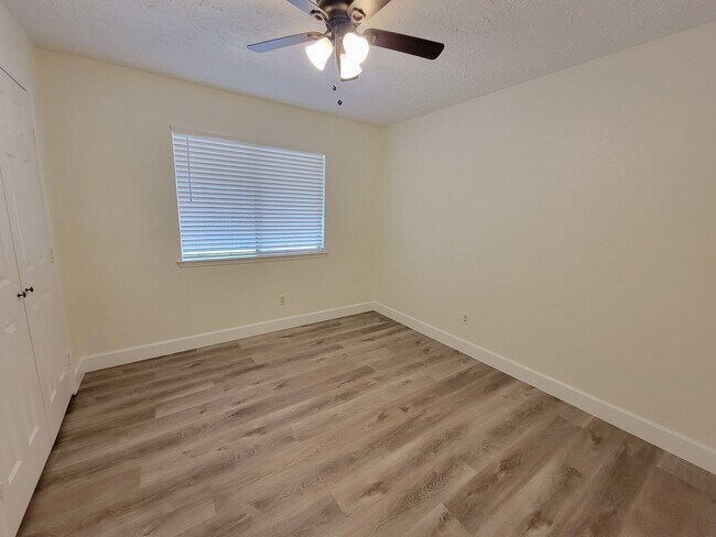 Building Photo - 22522 Deville Dr