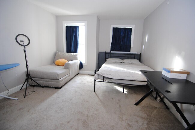 Building Photo - 3 Maple Ridge Dr