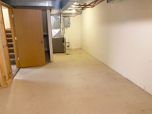 Building Photo - 4-Plex Located