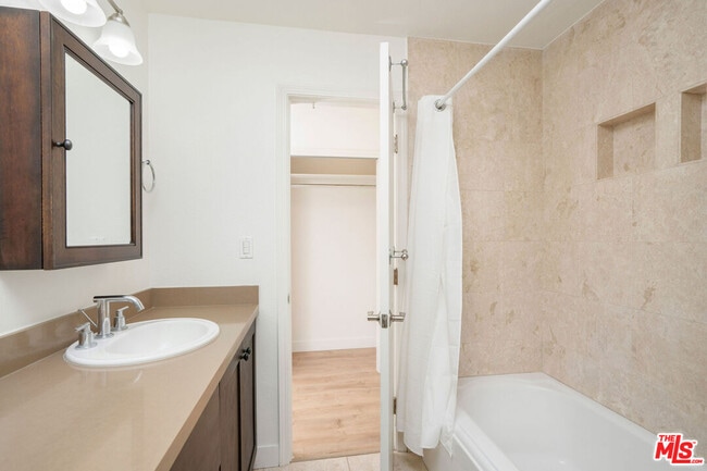 Building Photo - 3460 Redwood Ave