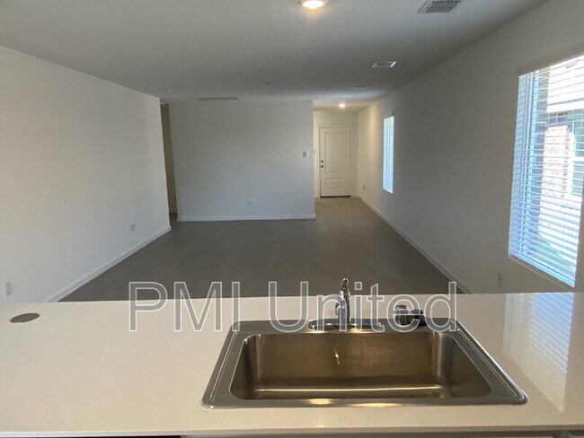 Building Photo - 2015 Sulky Ln