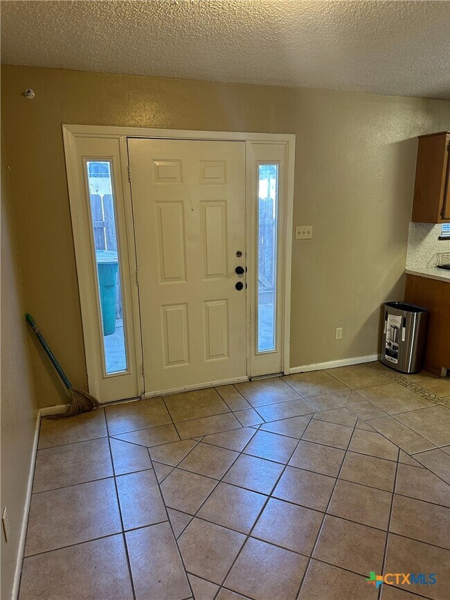 Building Photo - 207 Palmwood Dr