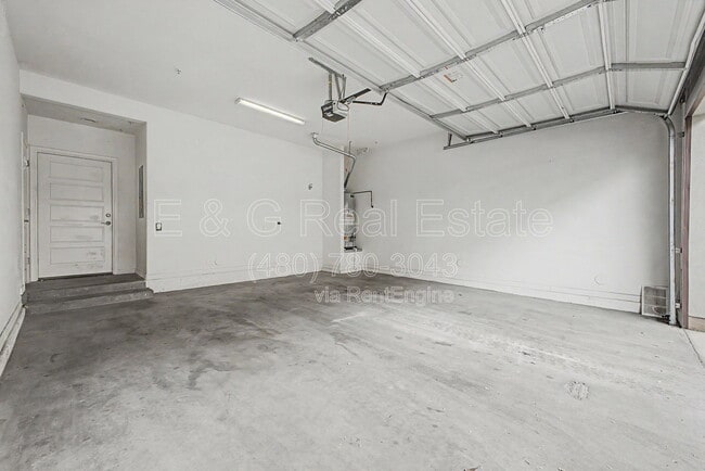 Building Photo - 5550 N 16th St