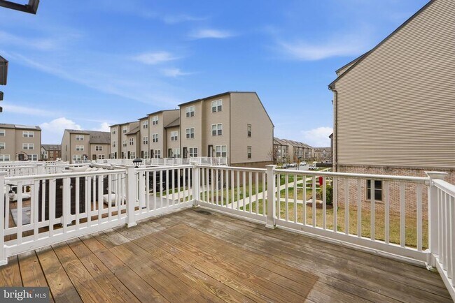 Building Photo - 211 Phoenix Dr