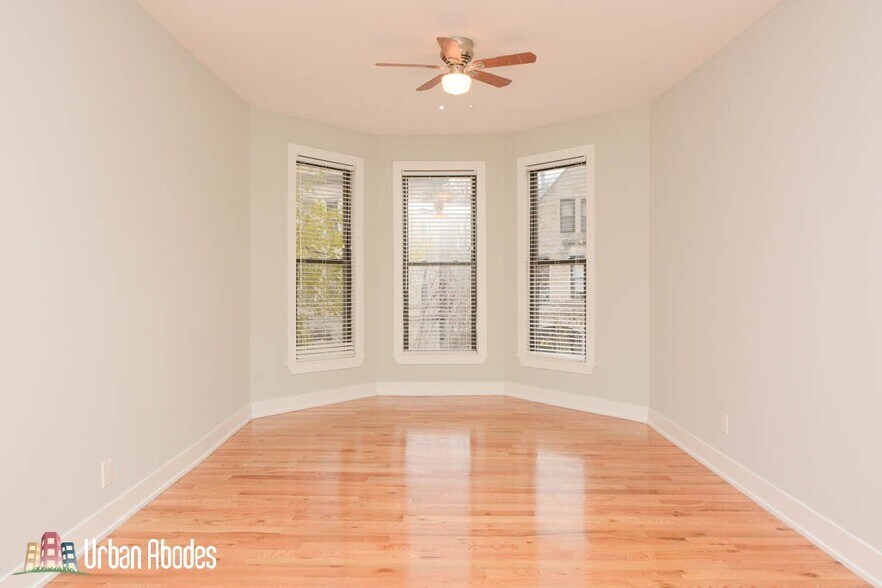 Building Photo - 636 W Oak St