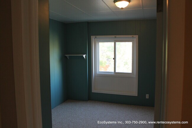 Building Photo - Highlands 1 Bedroom 1 Bath w/ Yard and Laundry!