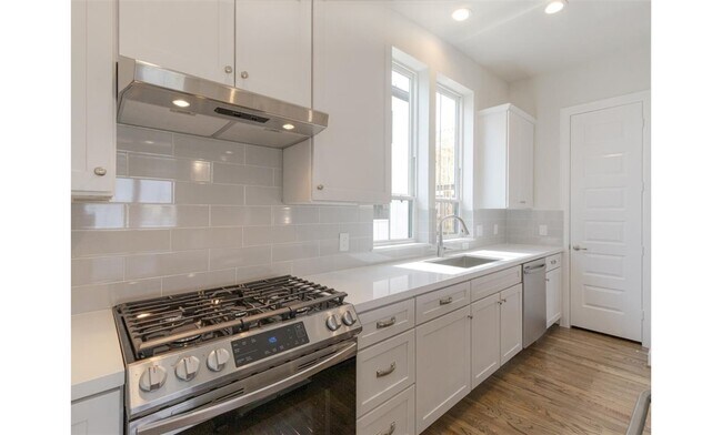 Building Photo - 2802 Grand Fountains Dr