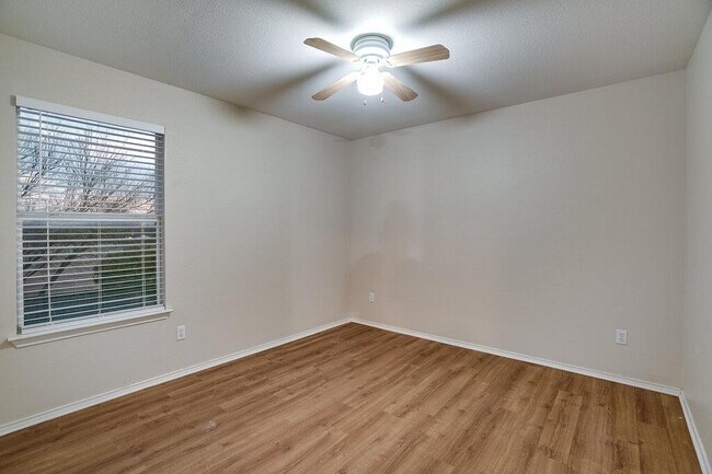 Building Photo - 201 Creek Ledge Dr