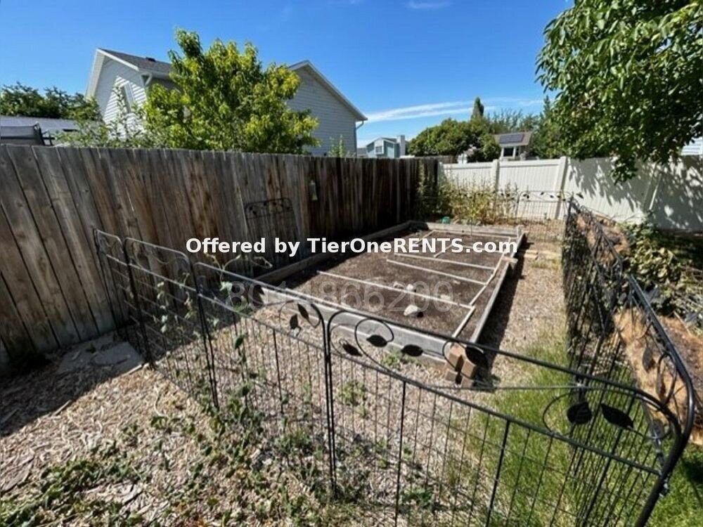 Building Photo - This property offers a NO DEPOSIT option available for qualified renters!