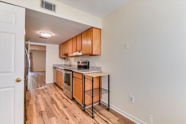 Building Photo - 407 Folkstone Cir