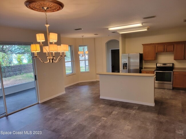 Building Photo - 950 Nixon Cir NE