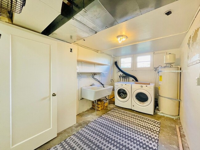 Building Photo - Beautiful Craftsman House in Quiet Queen Anne Neighborhood!