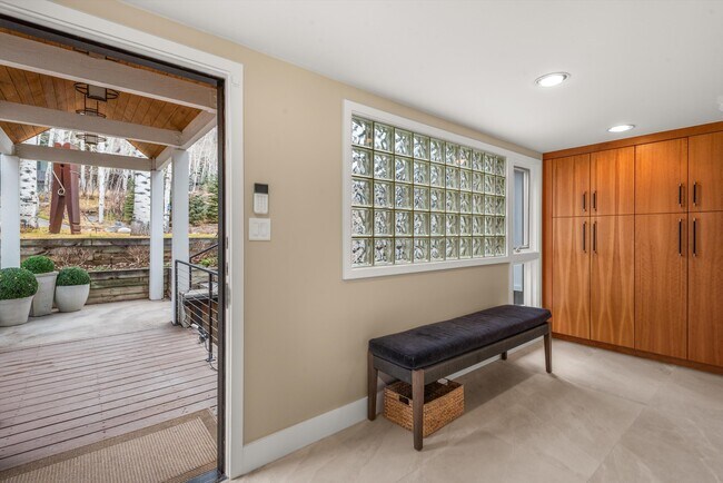 Building Photo - 262 Eastwood Rd