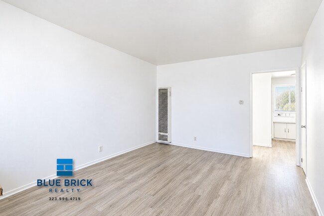 Building Photo - 7117 Fulton Ave