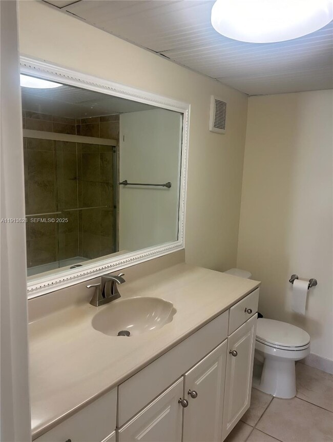 Building Photo - 303 Racquet Club Rd