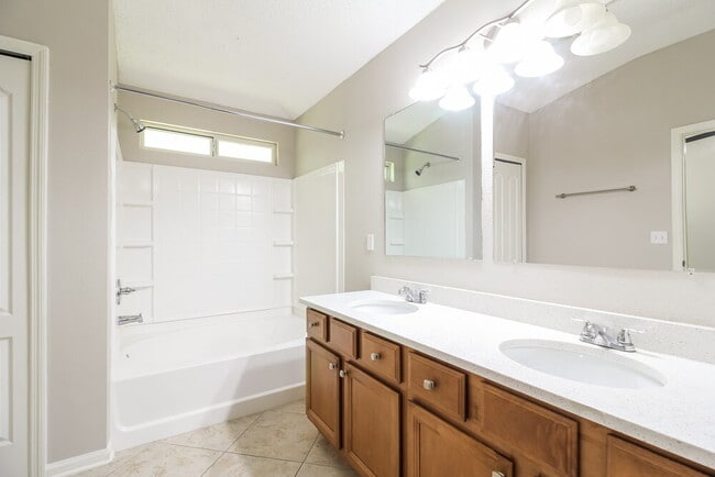 Building Photo - 6602 River Falls Dr