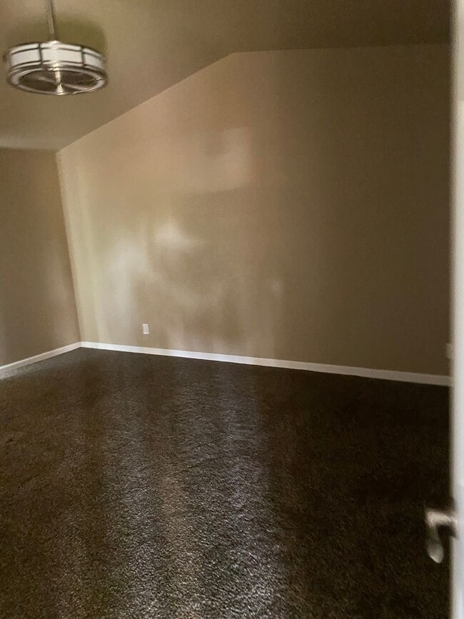 Building Photo - 2076 Fancy Oaks Dr, Redding, CA 96003