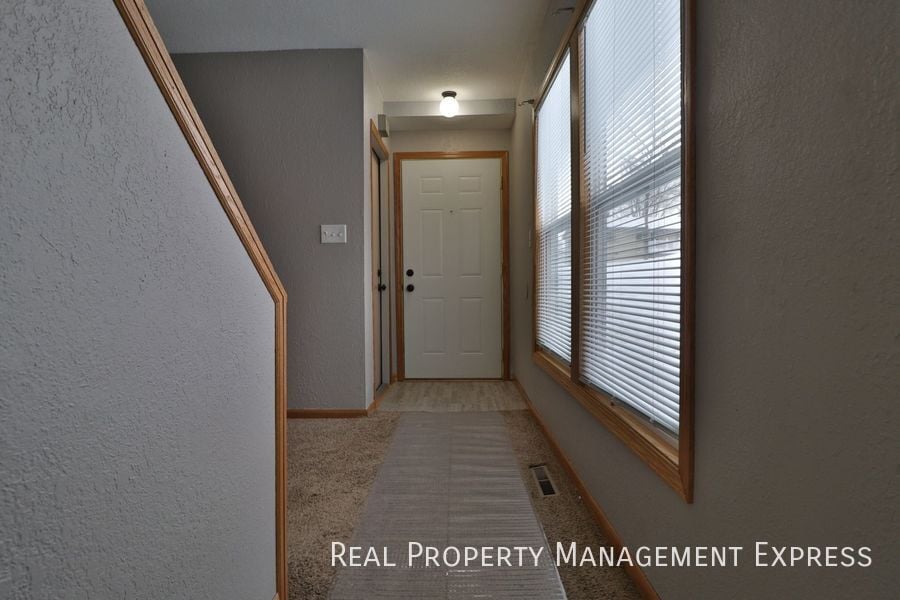 Building Photo - 3 Bedroom Duplex in Eastern Sioux Falls!