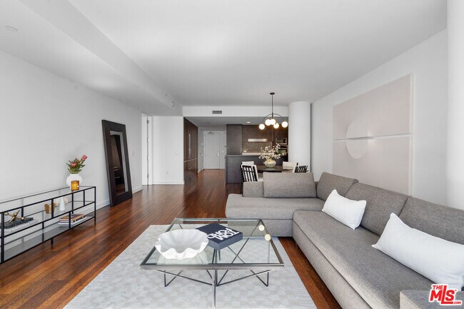 Building Photo - 6250 Hollywood Blvd