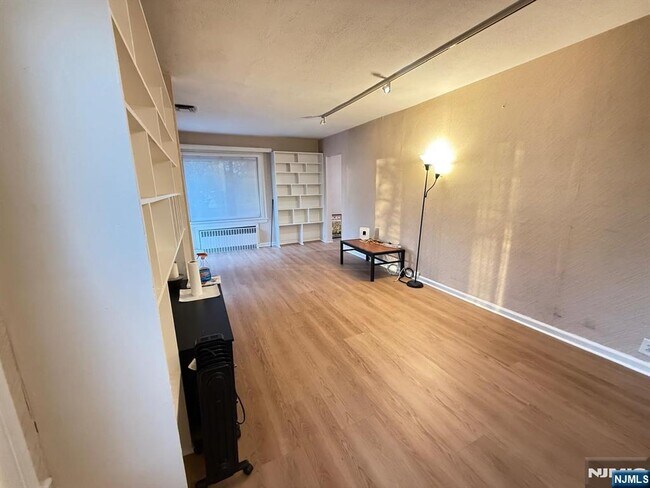 Building Photo - 272 Frances St