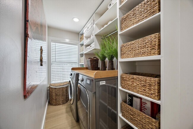 Building Photo - 1410 E 32nd 1/2 St