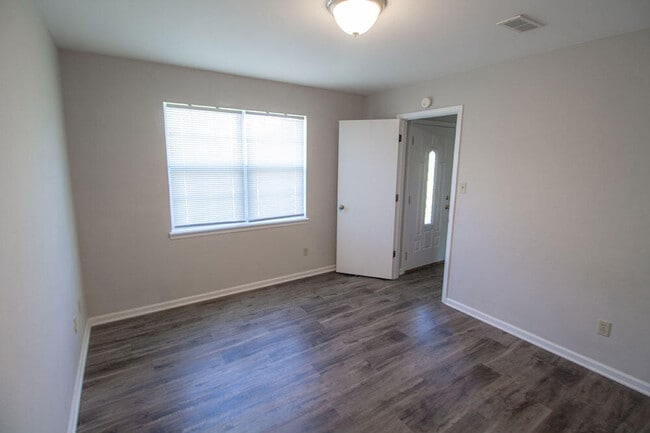 Building Photo - 3510 Forum Blvd