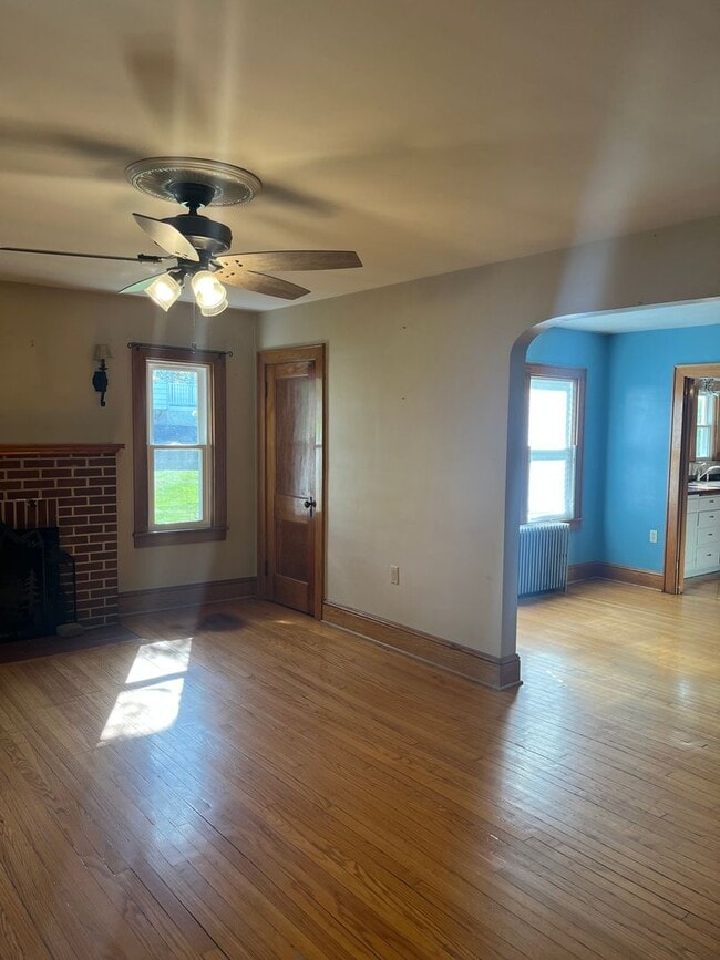 Building Photo - 3BR Home with Large Yard & Extra Storage