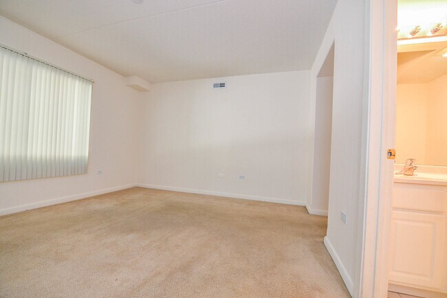 Building Photo - 8751 W Catherine Ave